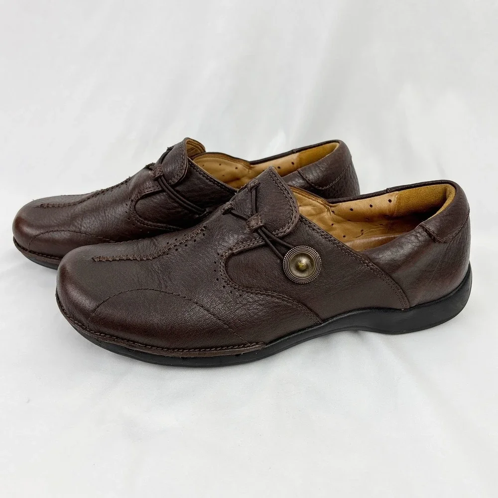 Clarks Unstructured Brown Leather Slip-On Comfort Shoes Womens 8.5 Button Detail